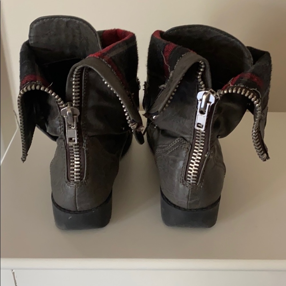 Shoes - Picture 5 of 5